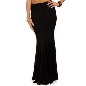 Windsor Long black skirt